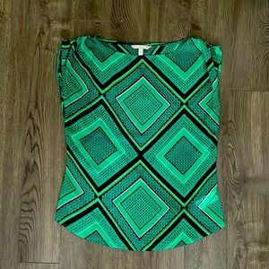 Sleeveless, semi shear top